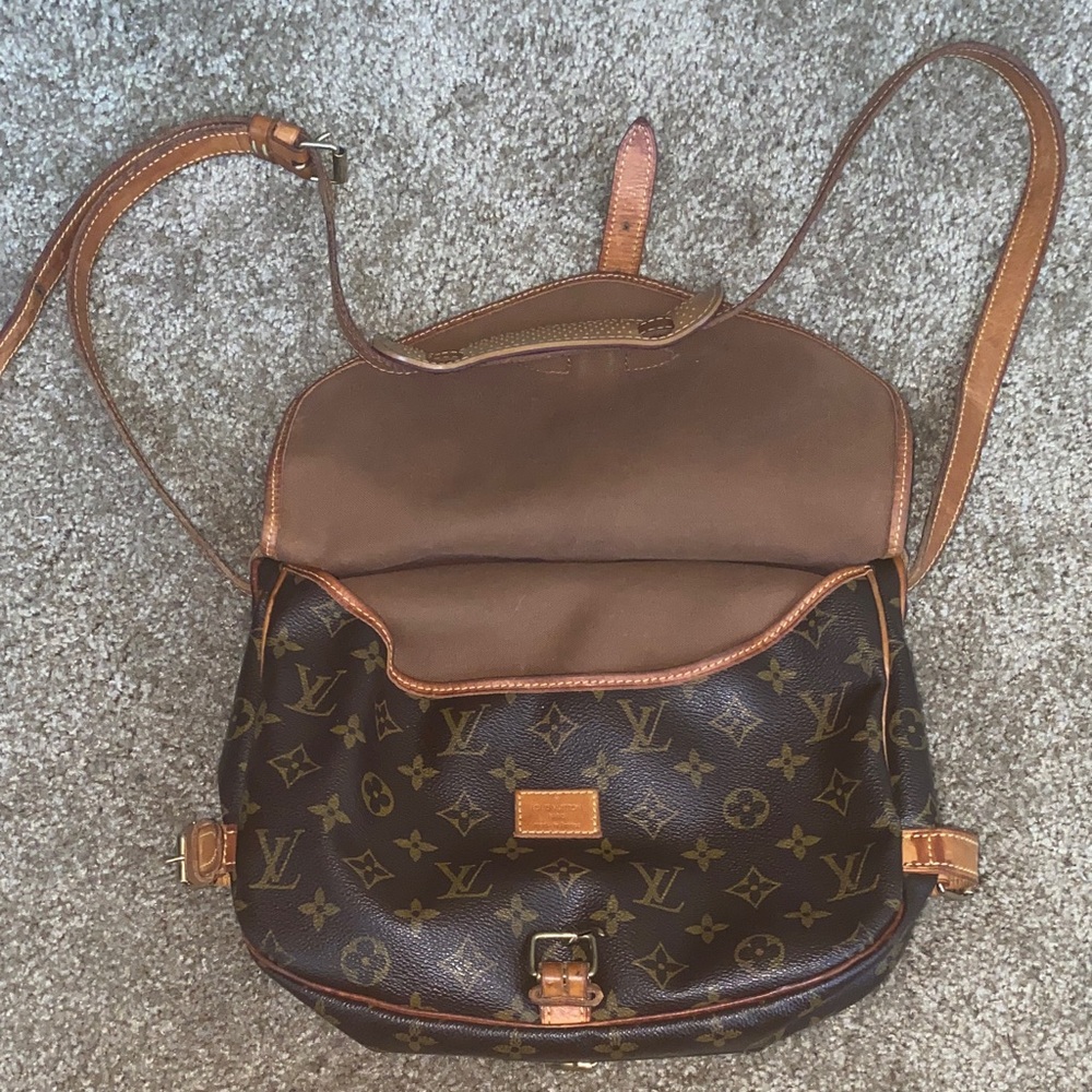 Louis Vuitton Monogram Saumur 30 crossbody bag